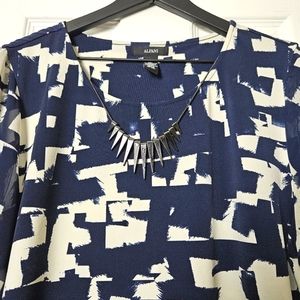 EUC Alfani blouse navy blue & off-white artsy pattern w/detachable necklace XL